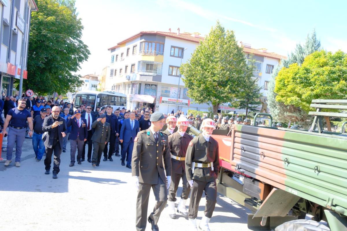 Emekli Albay Mustafa Kemal Yavuz, Dinar’da Askeri Törenle Uğurlandı