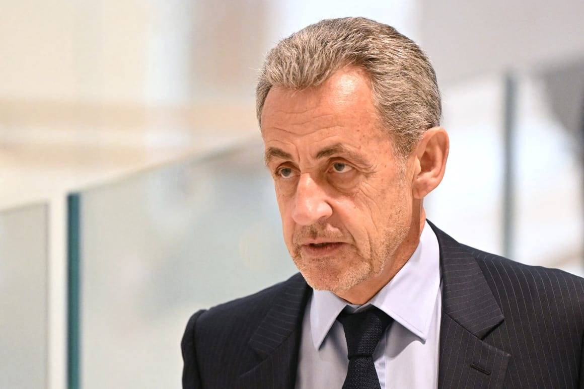 Eski Fransa Cumhurbaşkanı Nicolas Sarkozy Yarın Hapse Giriyor!