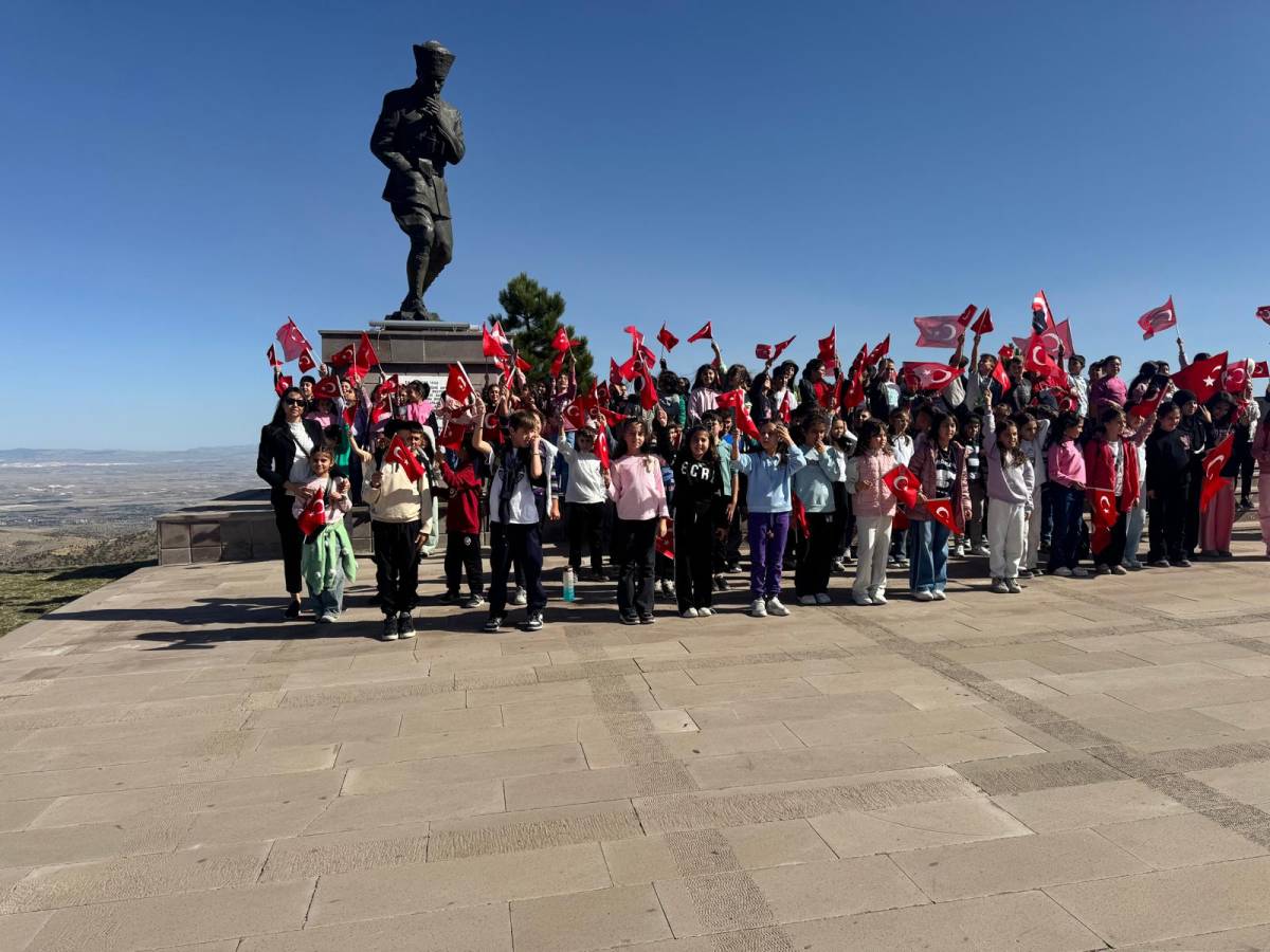 KÜÇÜK YÜREKLERDEN BÜYÜK TARİHE YOLCULUK!