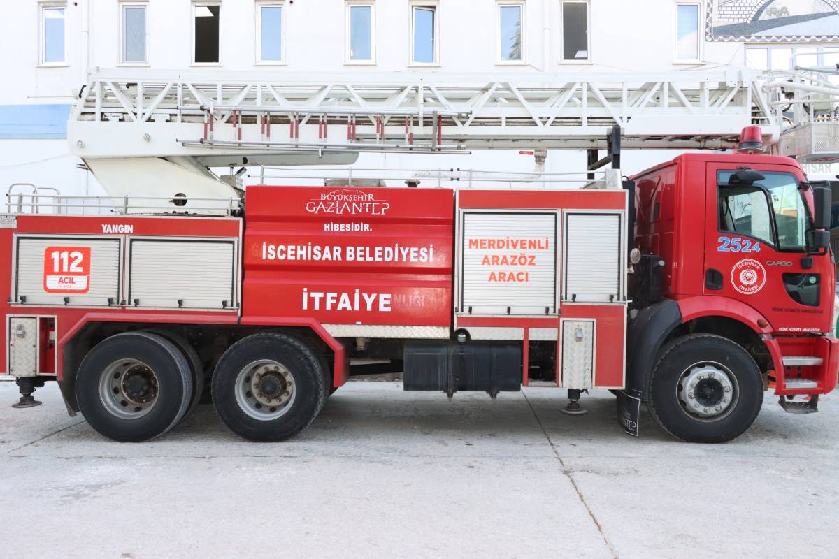 İscehisar Belediyesi’ne Yeni İtfaiye Aracı Desteği