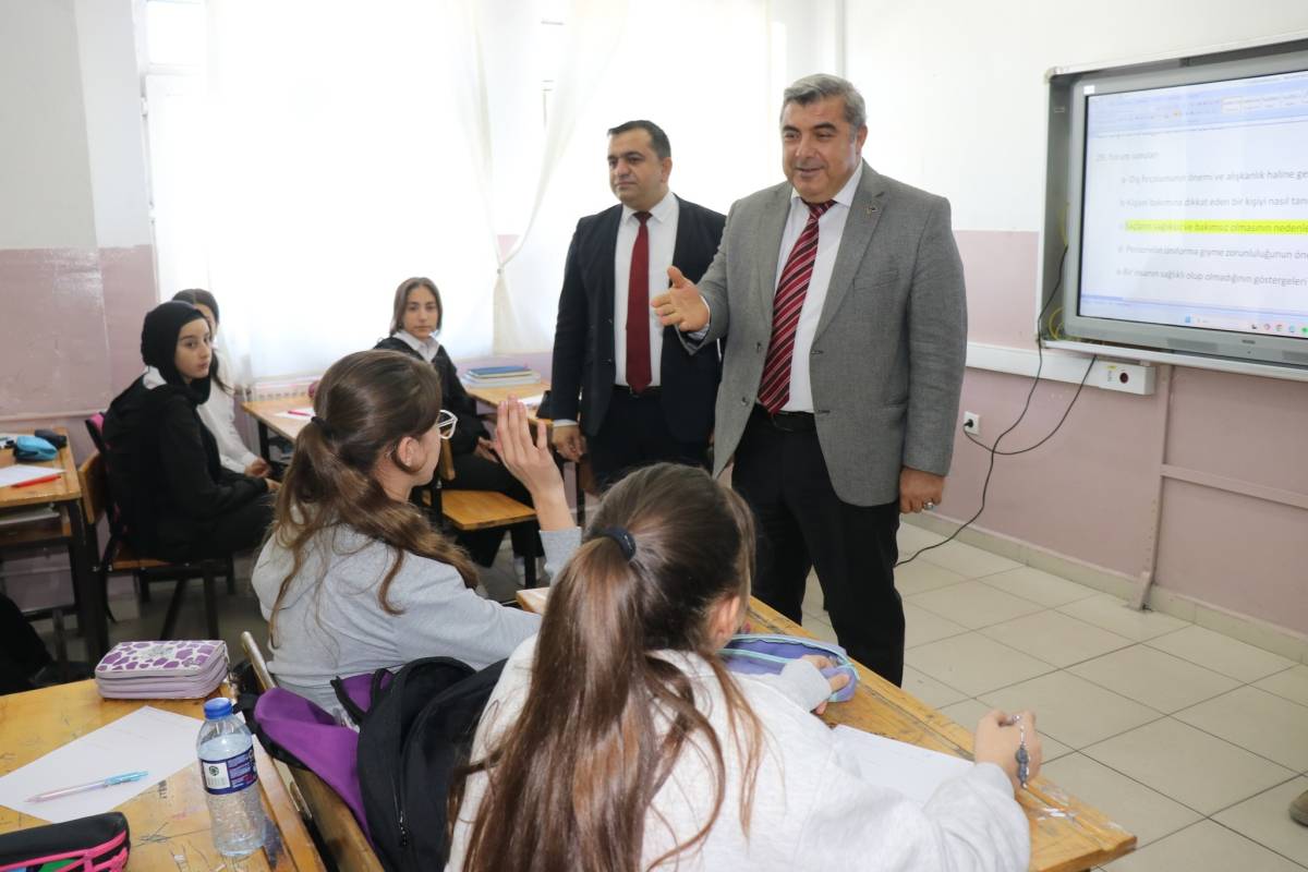 Müdür Sünnetci Meslek Lisesi Öğrencileriyle Bir Araya Geldi