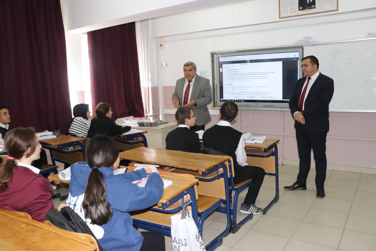 Müdür Sünnetci Meslek Lisesi Öğrencileriyle Bir Araya Geldi