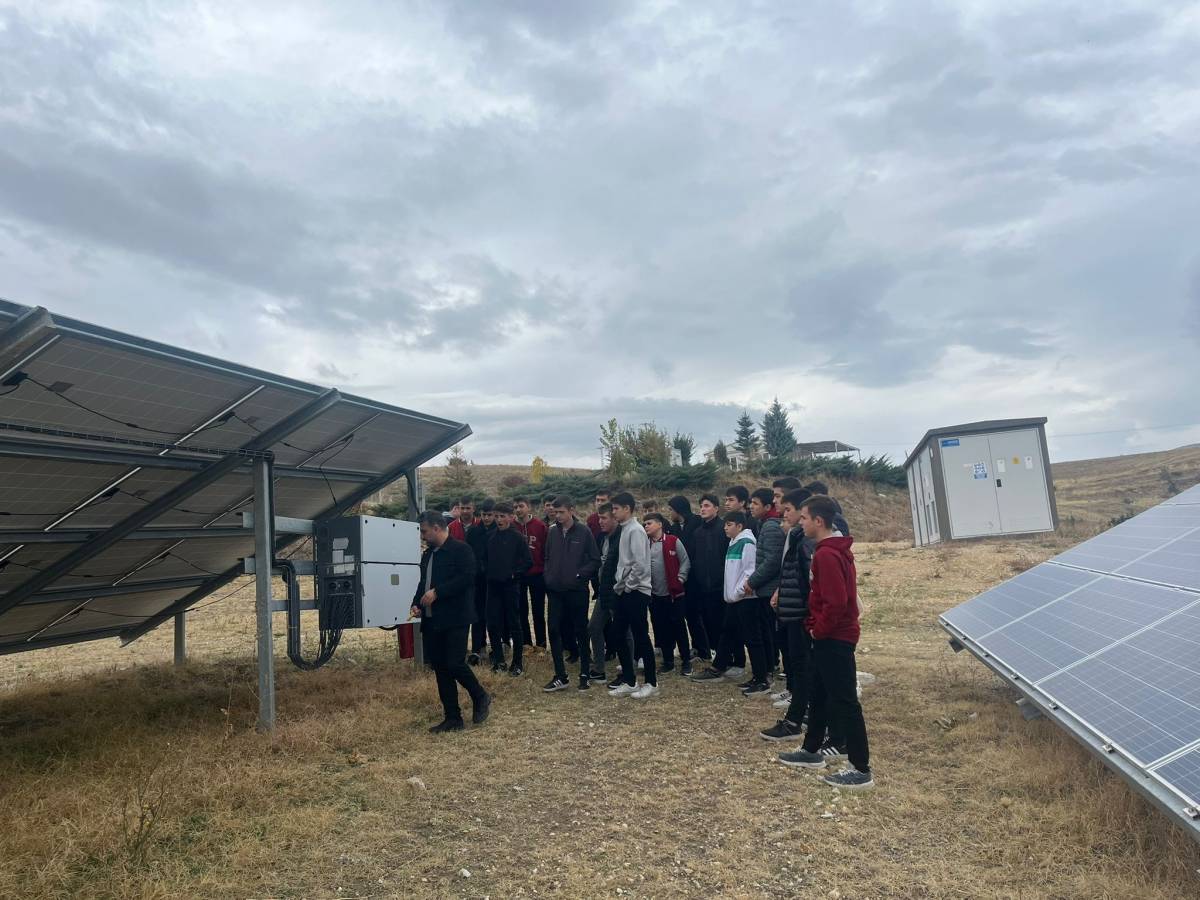 Rahmiye Sare Palalı Teknik Koleji'nden Güneş Enerjisi Santraline Teknik Gezi