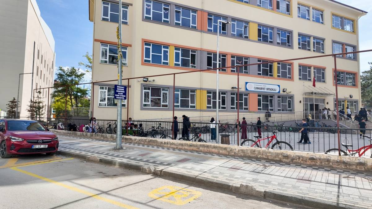 Sandıklı Belediyesi Trafik Güvenliği Çalışmalarını Sürdürüyor