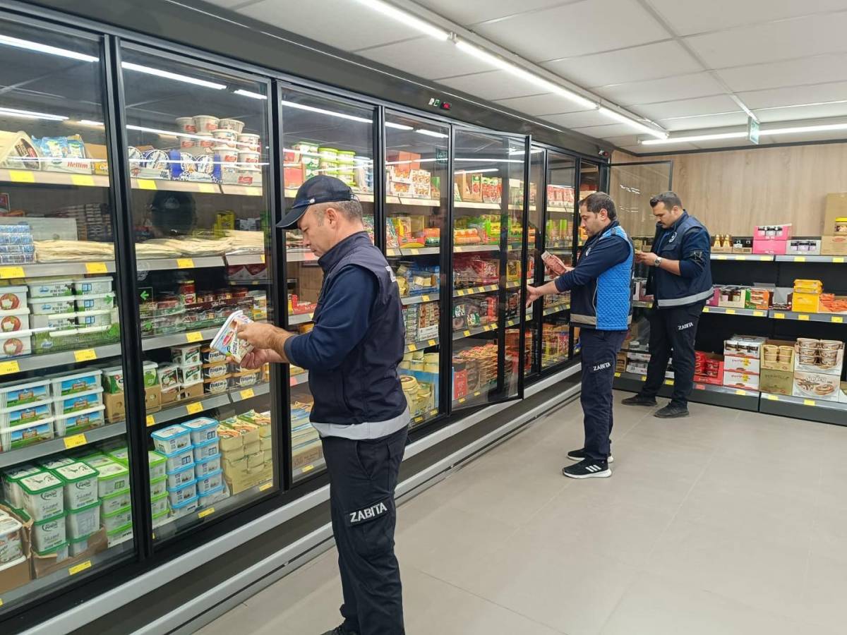 Sandıklı Belediyesi Zabıta Ekiplerinden Market Denetimleri Uygulaması