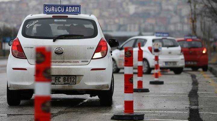 Yeni Trafik Yasası Yolda: Sosyal Medyada İhlale Övgüye 25 Bin TL Ceza!
