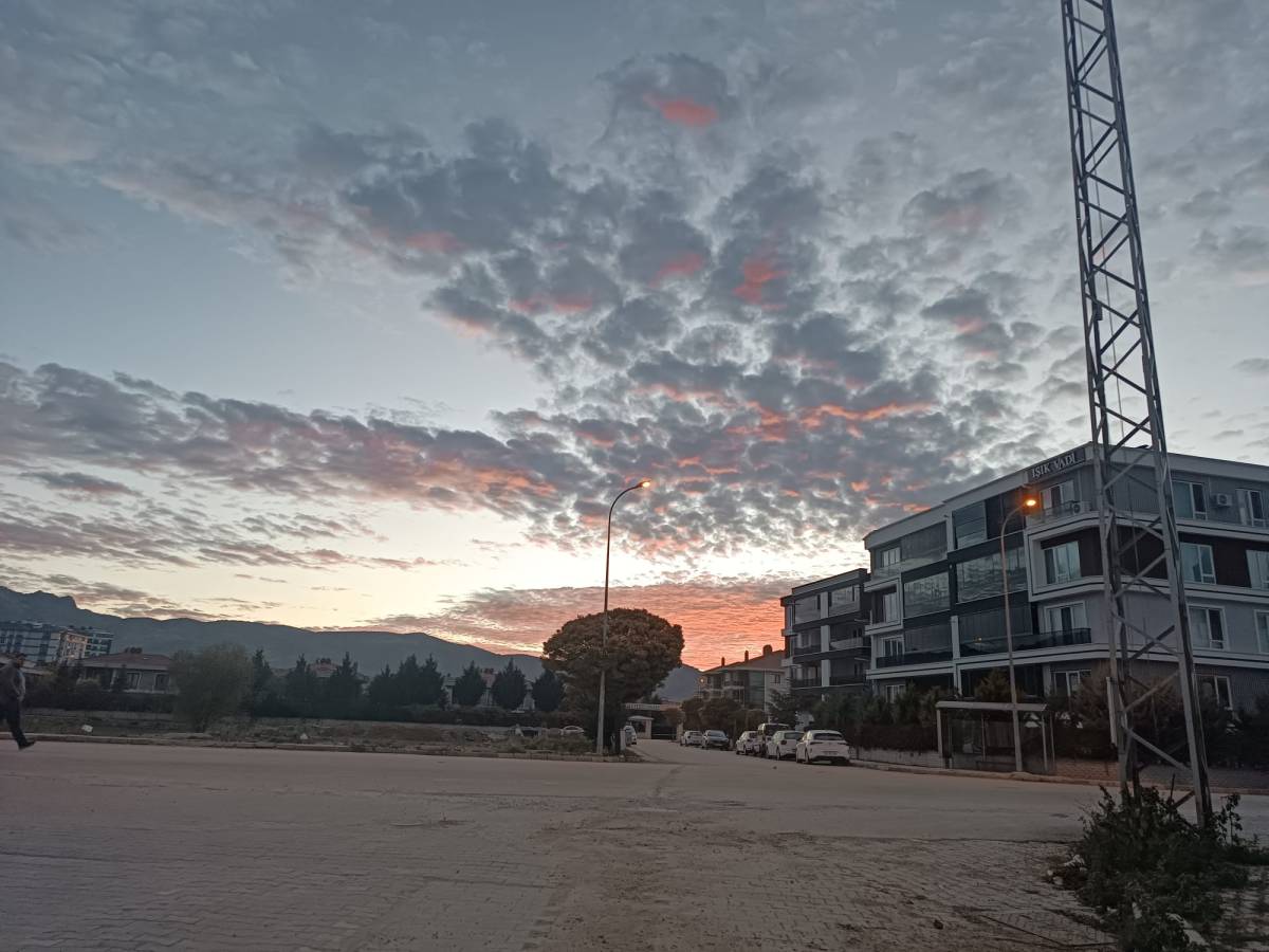 Afyonkarahisar’da Gün Batımı Manzarası Görsel Şölen Oluşturdu