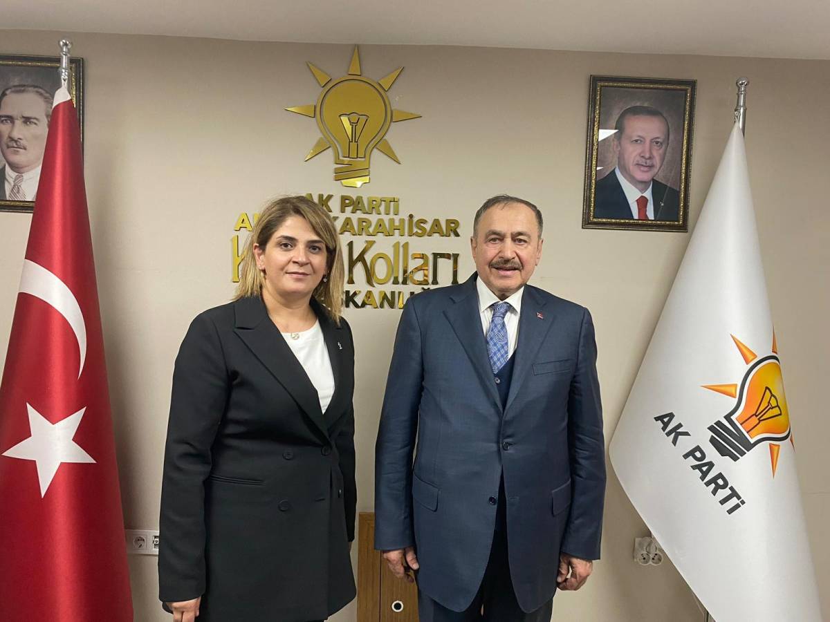 Eski Bakan Veysel Eroğlu’ndan AK Parti Afyonkarahisar Kadın Kolları Başkanlığına Ziyaret