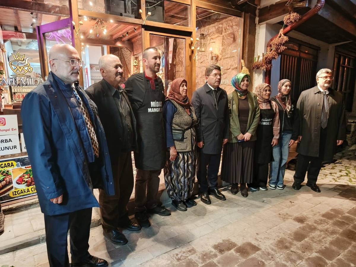 Adalet Bakanı Tunç ve AK Parti Heyetinden  Ayazini Köyüne Ziyaret