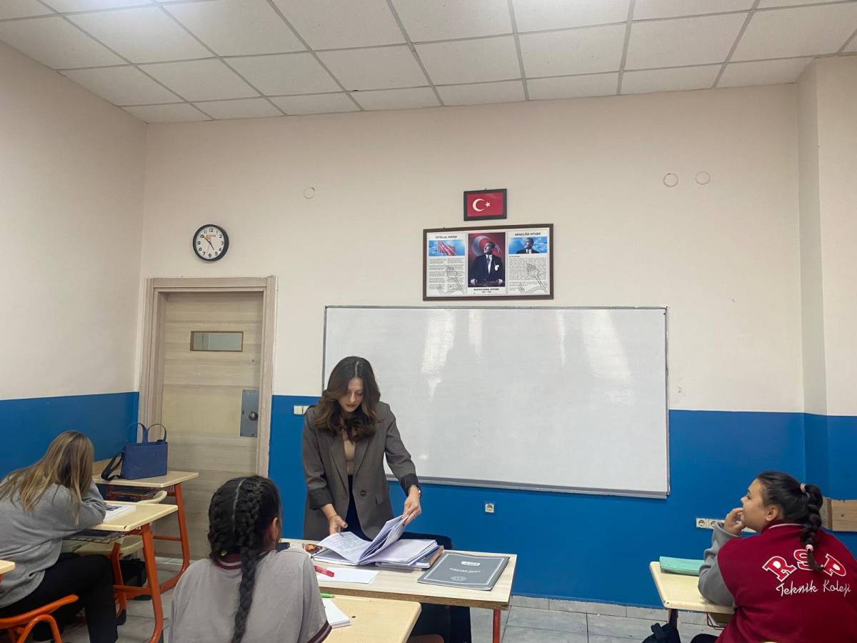 Mezun Olduğu Okula Öğretmen Olarak Dönen Köken:  “Eğitim, Bir Kalbe Dokunup Ömür Boyu İz Bırakmaktır”