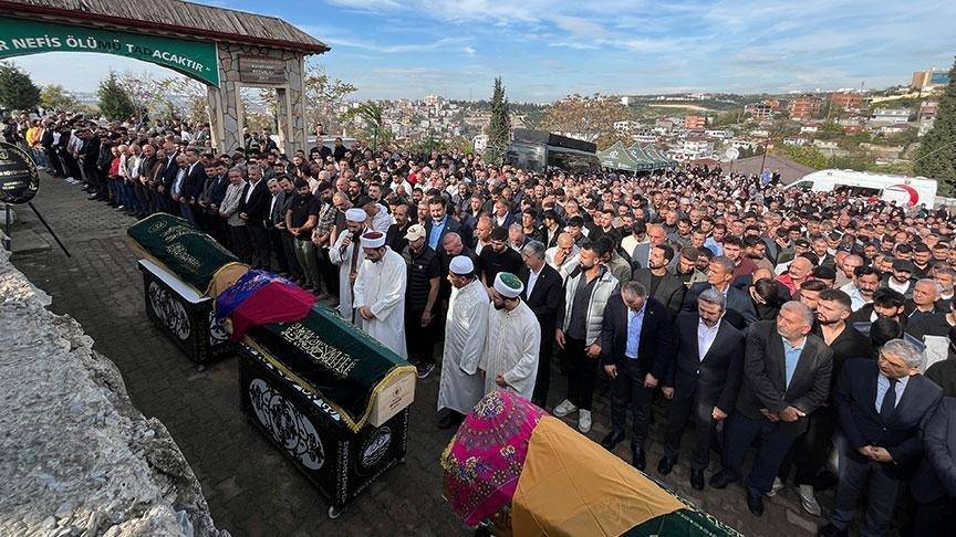 Kocaeli’deki Yangın Faciasında Ölen 6 Kişiye Gözyaşlarıyla Veda! Yeni Görüntüler Ortaya Çıktı