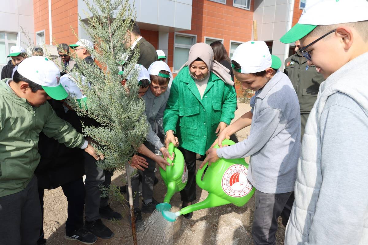 Afyonkarahisar’da Toprakla Buluşan Fidanlar, Geleceğe Nefes Oldu
