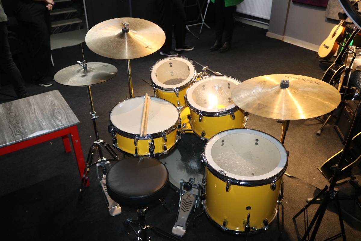 SANAT AKADEMİSİ KURUCU MÜDÜRÜ PEYNİRCİOĞLU: “HER ÇOCUĞUN İÇİNDE PARLAMAYI BEKLEYEN BİR IŞIK VAR”