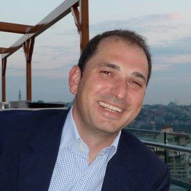 Buse Terim'den Aşk Yaşıyor İddialarına Cevap Geldi!