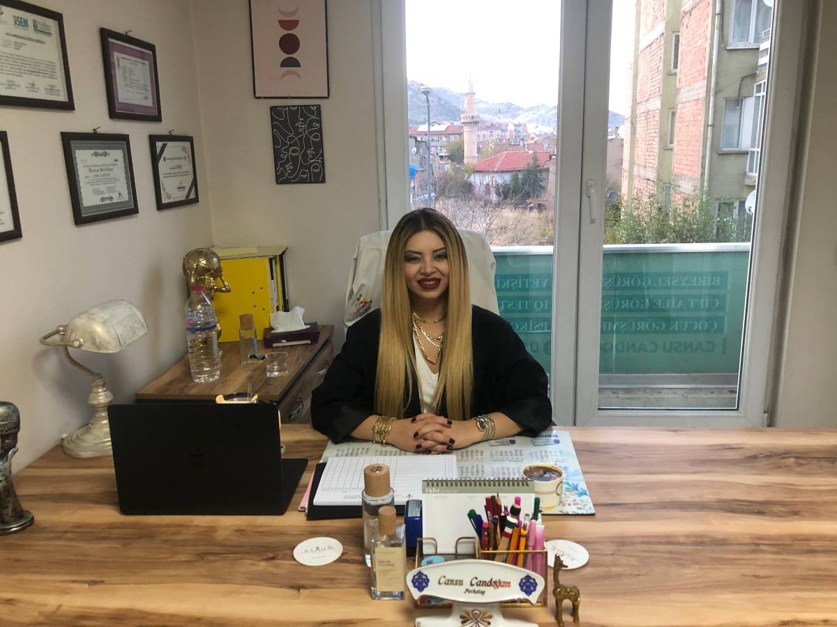 Psikolog Cansu Candoğan: “Gerçek Sevgi Benlik Sınırlarına Saygı ve Özgürlük Alanı İçerir”