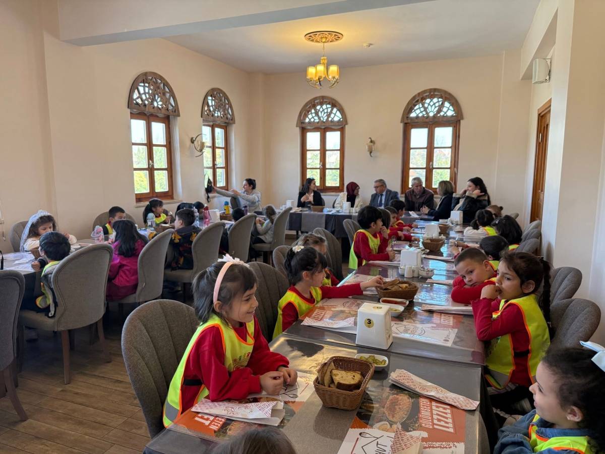 Şuhut’ta Minik Öğrenciler Keşkek Evini Ziyaret Etti