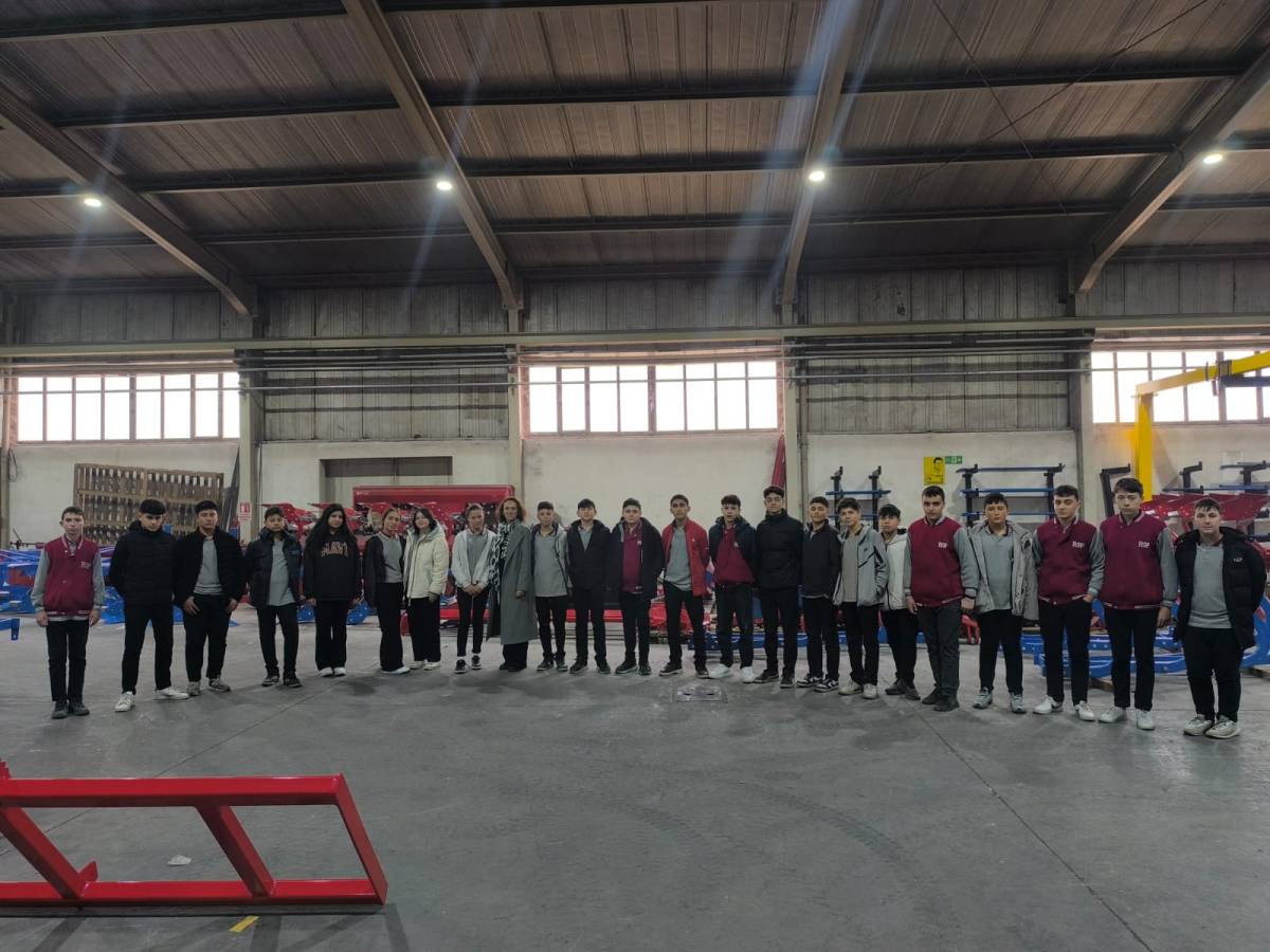 Afyonkarahisar Rahmiye Sare Palalı Teknik Koleji Öğrencilerinden Savrukoğlu Ziraat Makinelerine Teknik Gezi