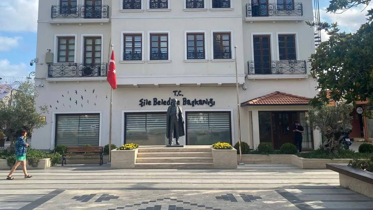 Şile Belediyesine Rüşvet Operasyonu: Belediye Başkanı Özgür Kabadayı ve 14 Şüpheli Tutuklandı!