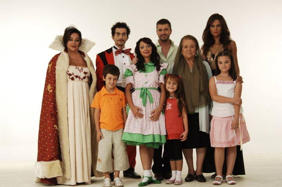 Kanal D, Evrim Akın’ın İşine Son Verdi: Ev Gezmesi Programından Sessiz Sedasız Çıkarıldı!