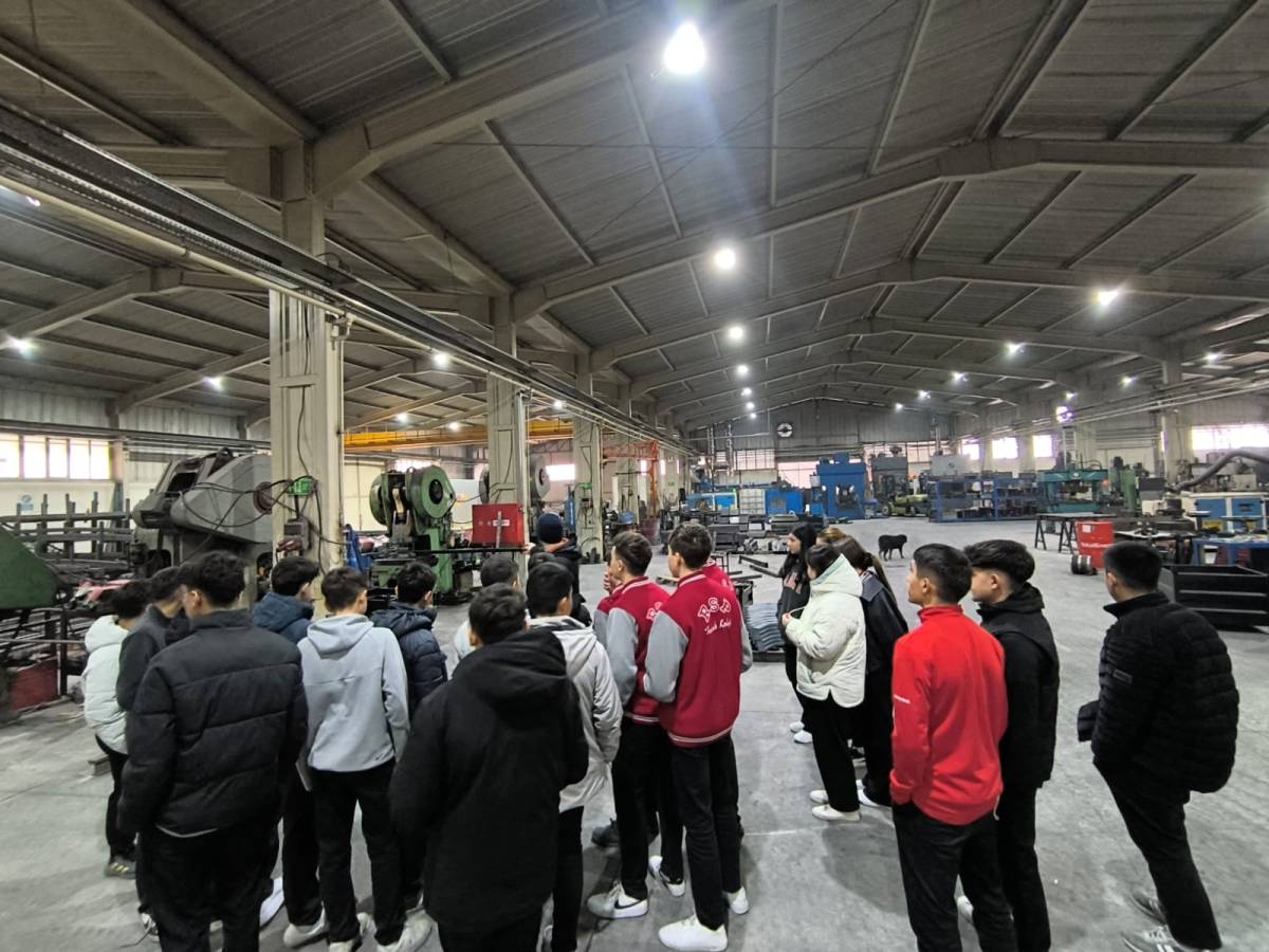 Afyonkarahisar Rahmiye Sare Palalı Teknik Koleji Öğrencilerinden Savrukoğlu Ziraat Makinelerine Teknik Gezi