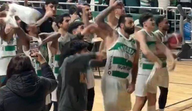 Bursaspor’da Göksenin Köksal’ın Görüntüsü Gündem Oldu: Eski Takımı Galatasaray’a Gönderme!