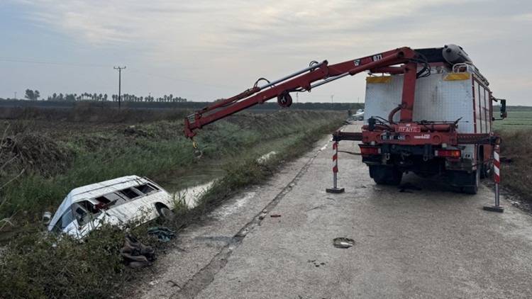 Adana’da Tarım İşçilerini Taşıyan Minibüs Sulama Kanalına Devrildi: Çok sayıda Yaralı Var!