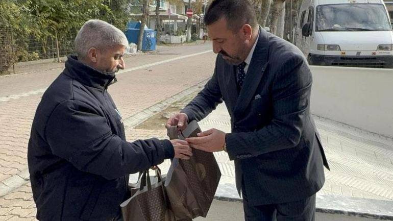 Kocaeli'de Temizlik Görevlisi, Ağacın Dibinde 60 Bin Dolar Buldu: Para Sahibine Teslim Edildi!