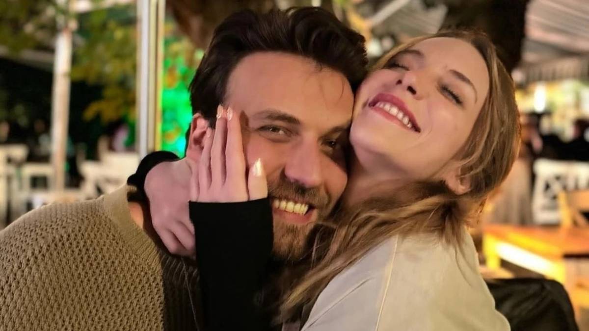 Doğum Gününde Evlenme Teklii Aldı:  Hayal Köseoğlu ve Nezir Çınarlı Evleniyor!