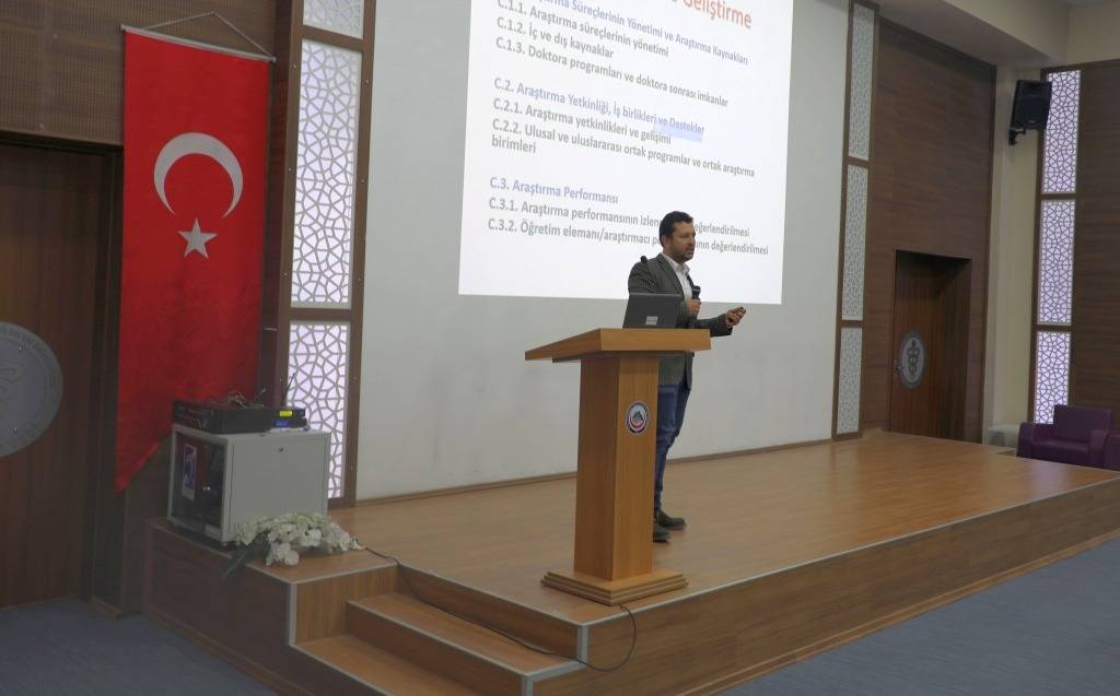 AFSÜ Öğrencileriyle Araştırma Süreçlerine Katılımı Konulu Konferans Gerçekleştirdi