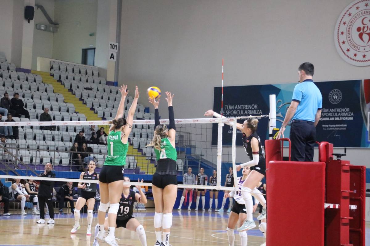 Afyon Belediye Yüntaş Voleybol Takımı Evinde Yine Kazandı
