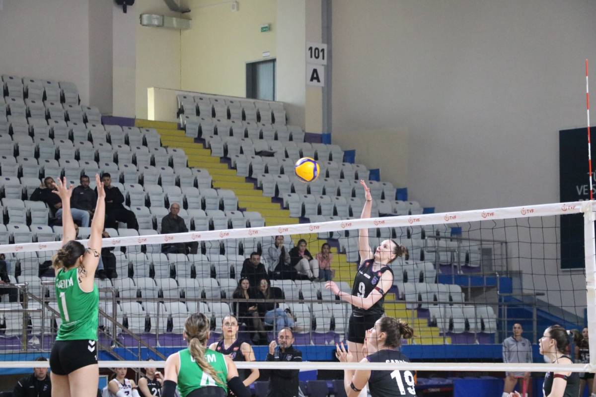 Afyon Belediye Yüntaş Voleybol Takımı Evinde Yine Kazandı