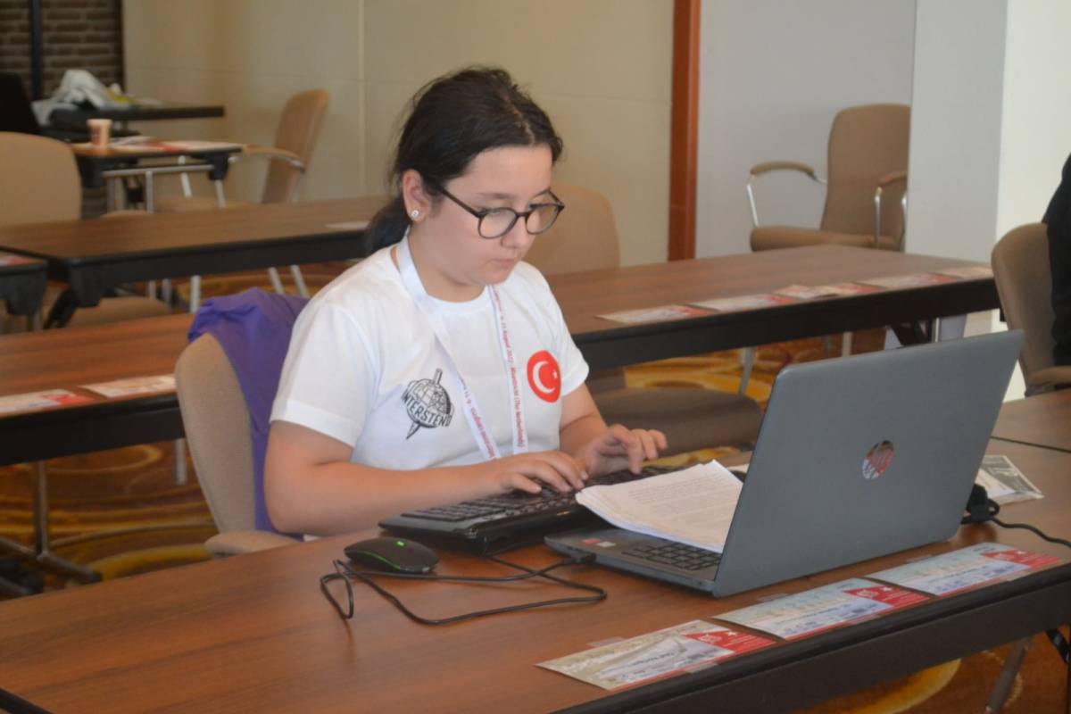 Afyonkarahisarlı Öğrencilerden Büyük Başarı: 7. Uluslararası Bilgisayar Klavye Yarışmasında Dünya Şampiyonu Olduk