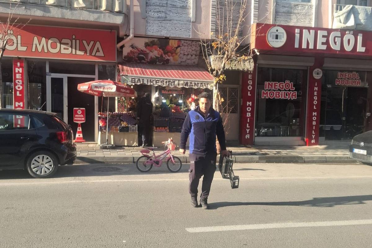 Afyonkarahisar Zabıta Ekipleri Kaldırım İşgallerine Karşı Denetimlerini Sürdürüyor