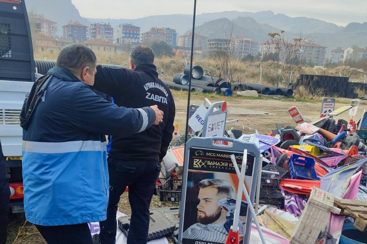 Afyonkarahisar Zabıta Ekipleri Kaldırım İşgallerine Karşı Denetimlerini Sürdürüyor