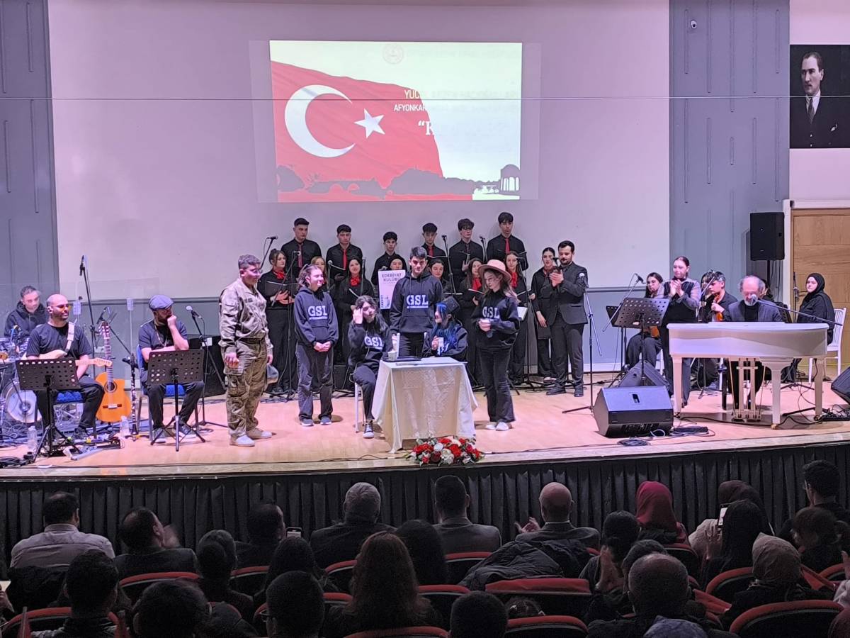 Afyonkarahisar’da Usta Sanatçı Hacıoğulları ve GSL Öğrencileri Kulakların Pasını Sildi