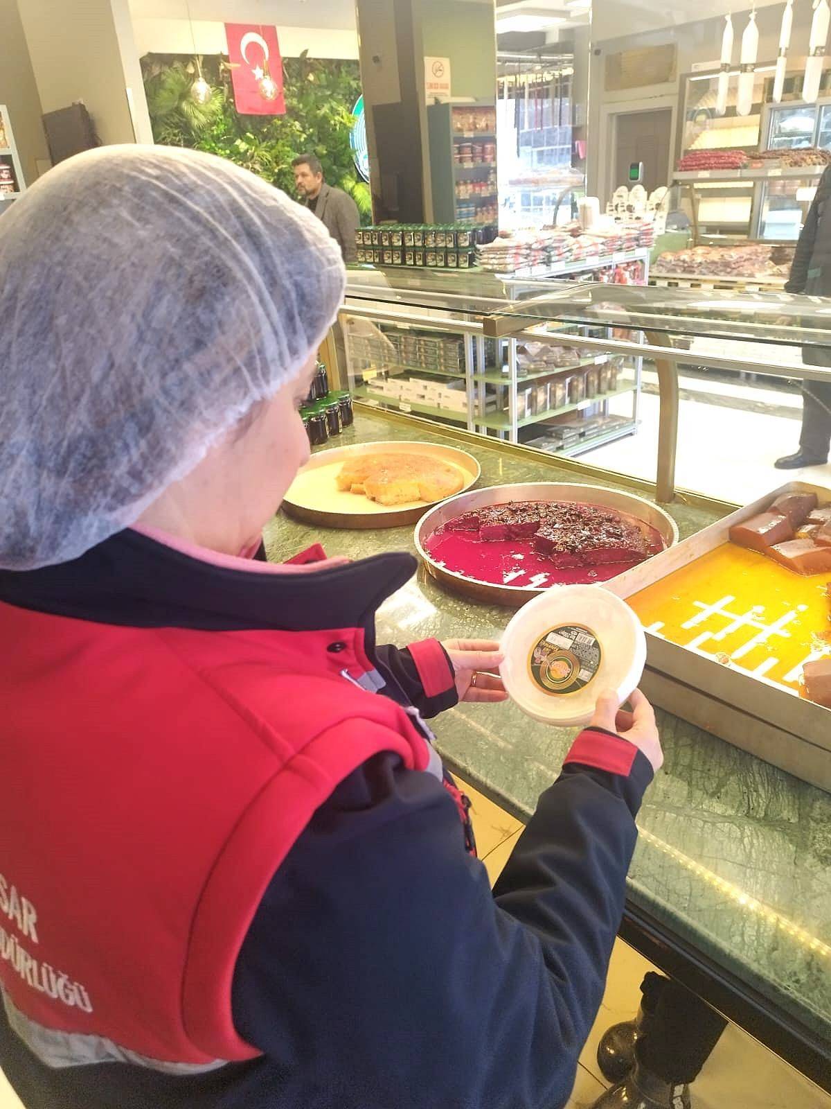 Afyonkarahisar’da Yılbaşı Öncesi Gıda Denetimleri Sıklaştırıldı