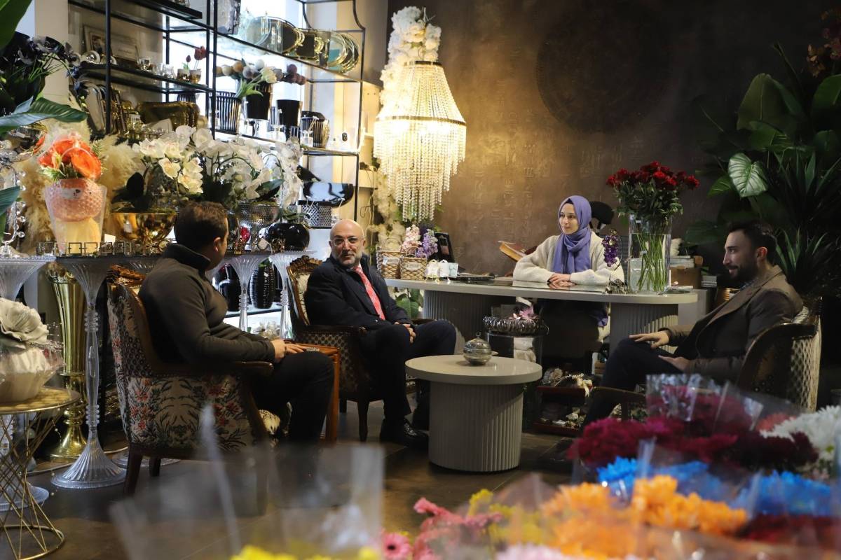 AK Parti Afyonkarahisar İl Başkanı Şahin ve İl Gençlik Kolları Başkanı İntepe’ den Esnaf Ziyareti