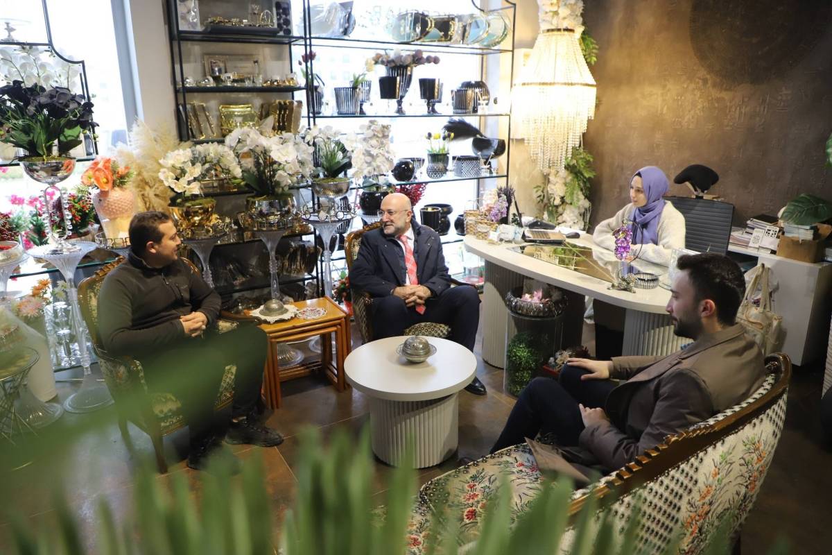 AK Parti Afyonkarahisar İl Başkanı Şahin ve İl Gençlik Kolları Başkanı İntepe’ den Esnaf Ziyareti