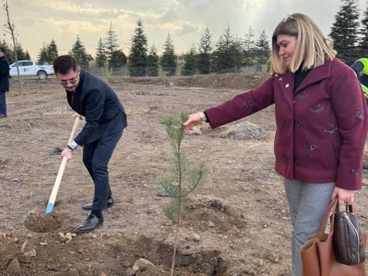 AK Parti Afyonkarahisar İl Gençlik Kolları Yönetiminden Türk Dünyası Hatıra Ormanı Programına Katılım