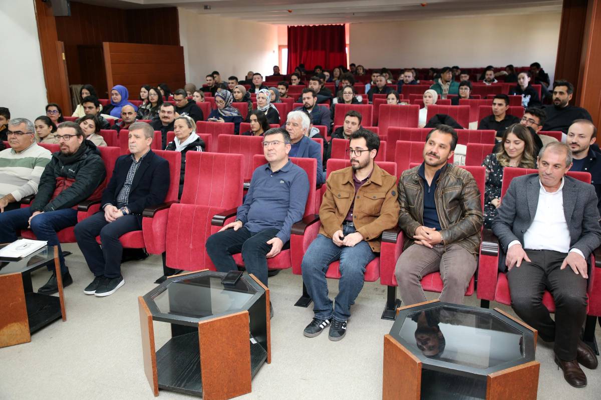 AKÜ’de “Türk Devletleri Teşkilatının Türk Birliğine Dönüşme İmkânı” Değerlendirildi