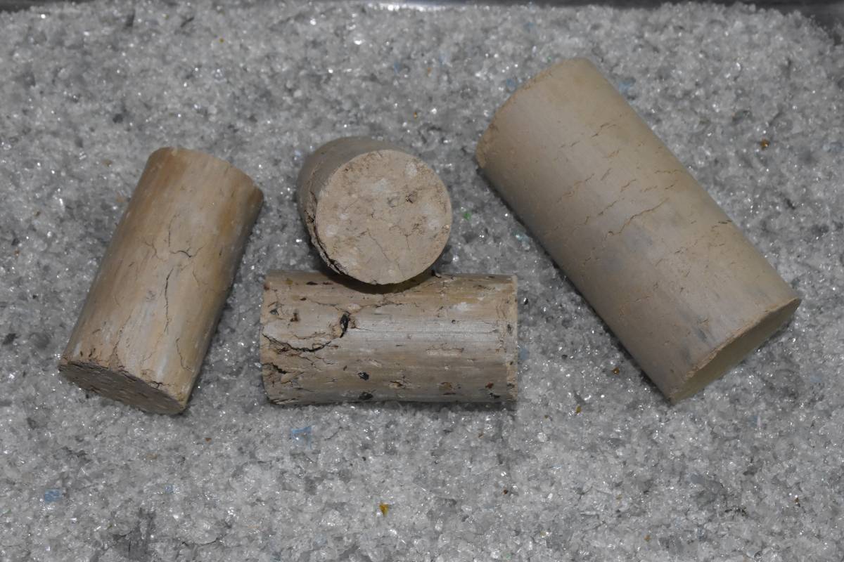 AKÜ’den Çevre Dostu Devrim: Atıklar Asfaltı Güçlendirdi, Yol Ömrü 30 Yıla Çıktı