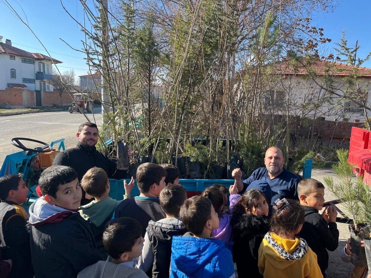 Altındağ Mahallesi Yeşilleniyor: Muhtar Geçe’den Ağaçlandırma Etkinliği