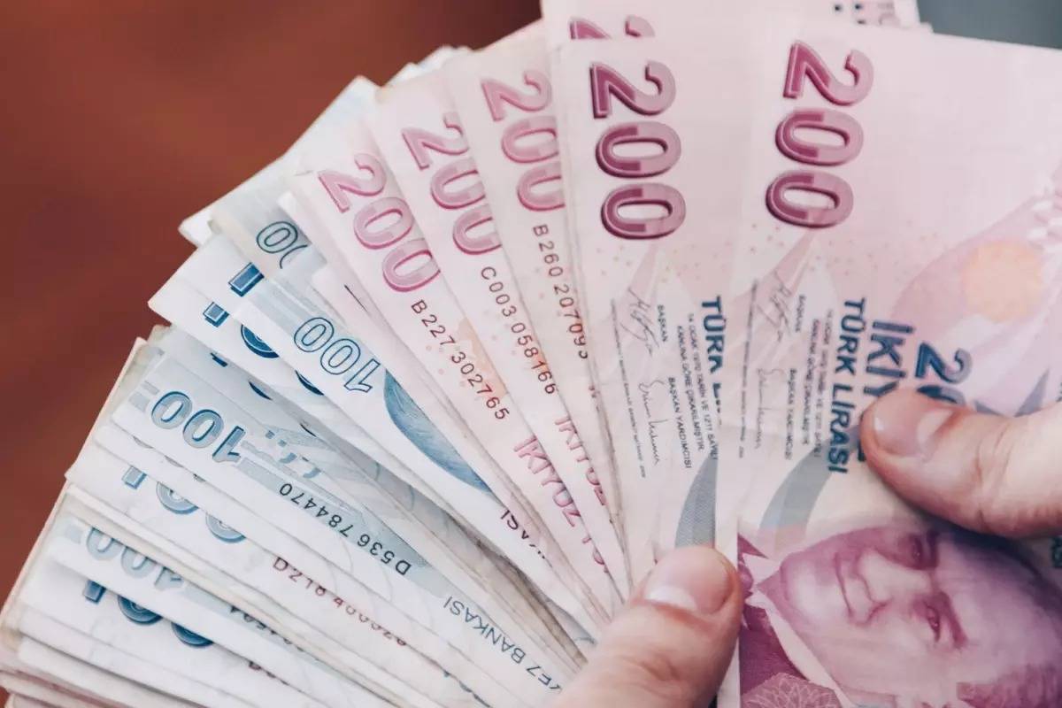 Asgari Ücrette Yeni Rakamlar Masada: Konuşulan Zam Oranları!