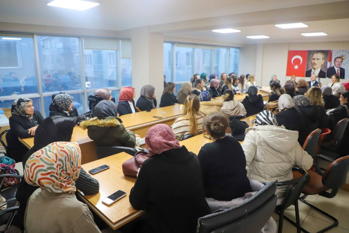 Başkan Şahin AK Parti Afyonkarahisar Kadın Kolları Yeni Yönetimiyle Bir Araya Geldi