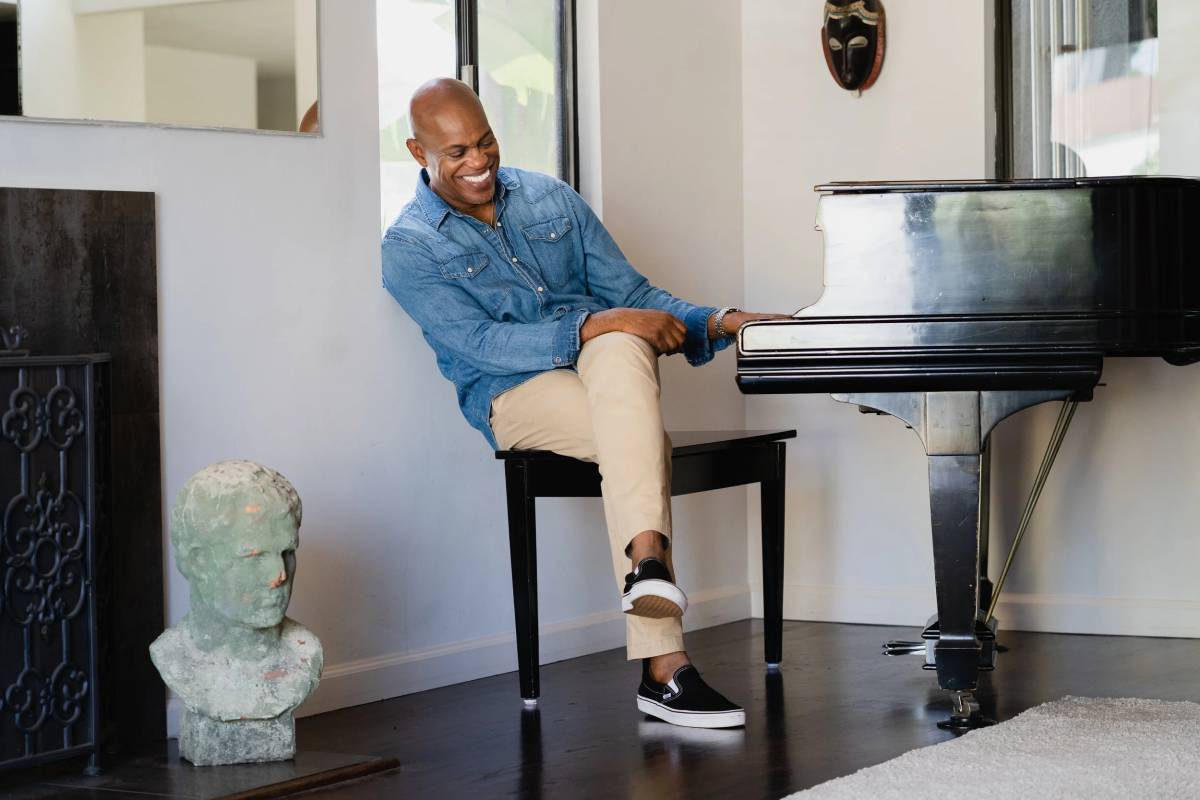 Grammy Adayı Şarkıcı Jubilant Sykes Evinde Katledildi: Oğlu Cinayet Şüphesiyle Gözaltında!