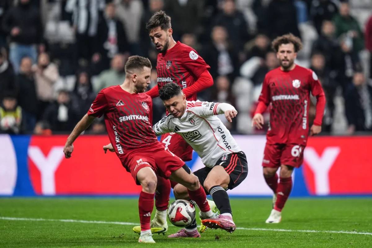 Gaziantep FK'dan 'Verilmeyen Penaltı' Tepkisi: Tayyip Talha Sonuç'un Yüzünde Kırık Tespit Edildi!