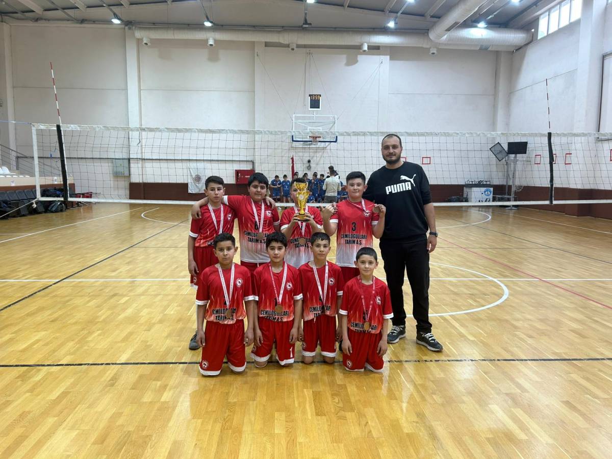 Kızıldağ Ortaokulu’ndan Voleybolda Büyük Başarı: İl Üçüncülüğü Geldi!