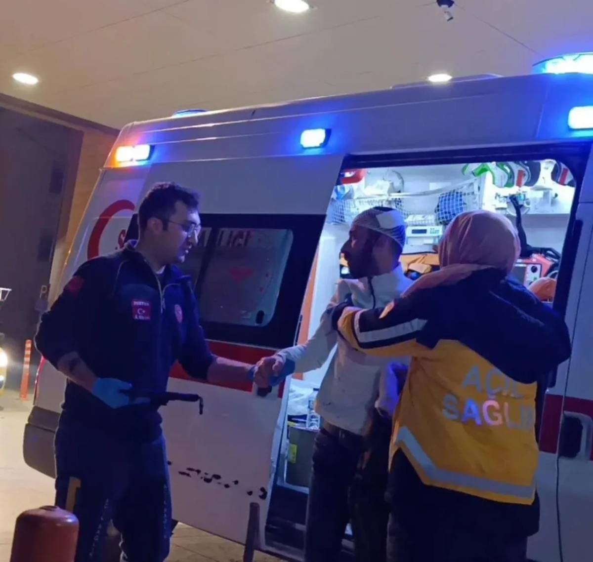 Bursa'da Baba, Oğluna Çarpan Taksicinin Ağabeyini Tabancayla Vurup Darbetti!