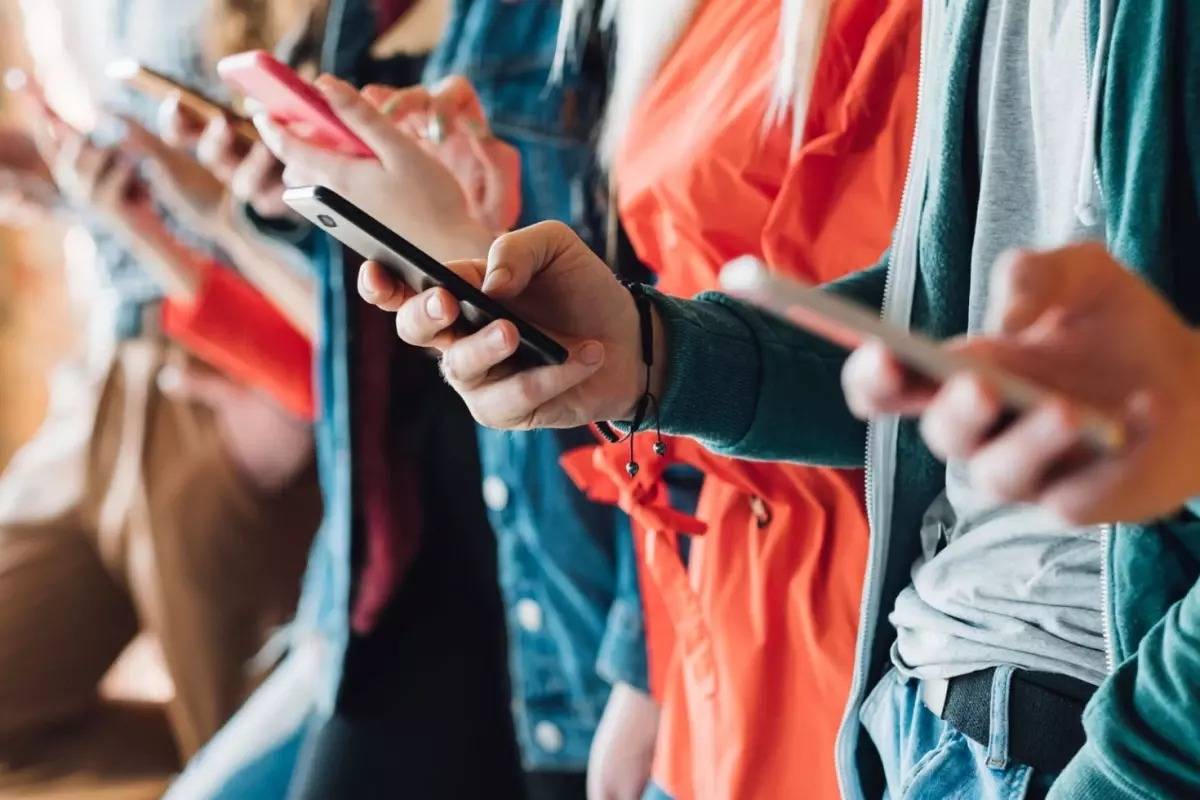 Öğrenciye ÖTV’siz Telefon Düzenlemesi Meclis’ten Geçti mi- Başvuru Şartları Neler? Hangi Marka Telefonlar Geçerli? Tüm Detaylar!