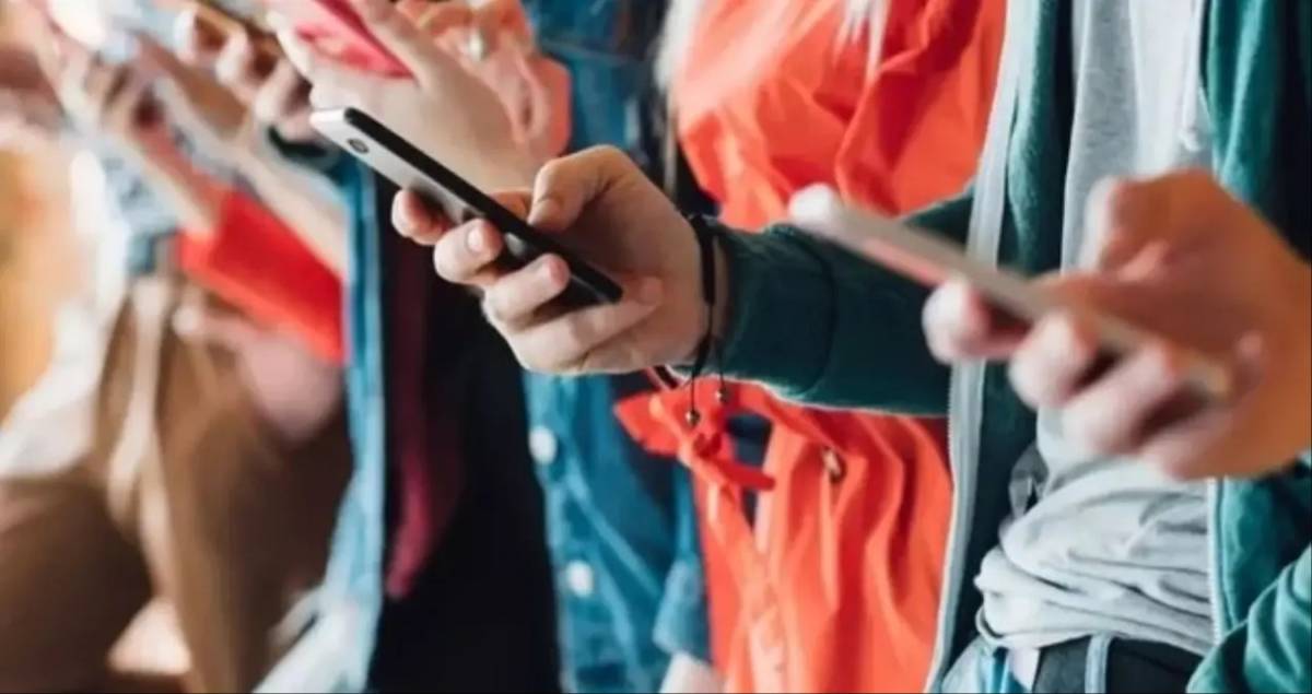 Üniversite Öğrencilerine ÖTV’siz Telefon Düzenlemesi Meclis’ten Geçti mi? iPhone, Samsung, PlayStation 5 Fiyatları Ne Olacak?